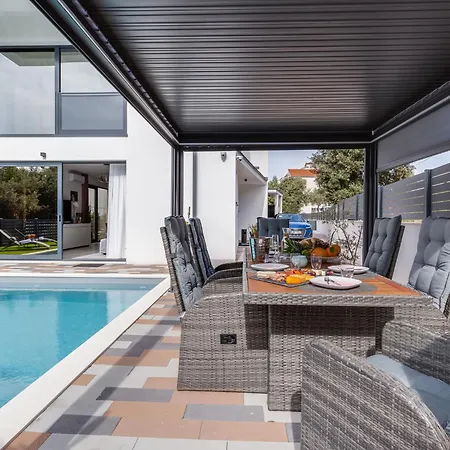 Giny By Interhome Bibinje