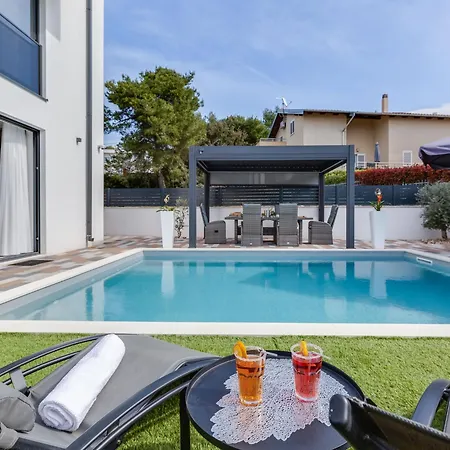 Giny By Interhome Bibinje