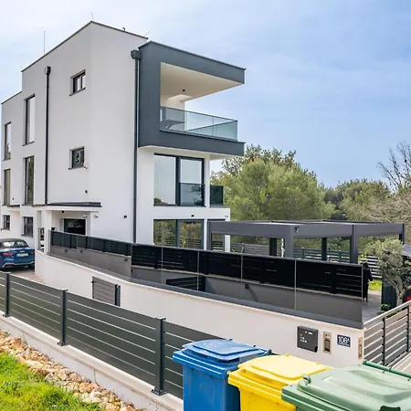 Giny By Interhome
