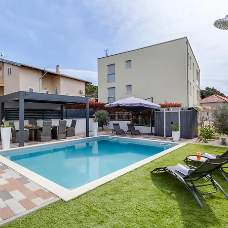 Giny By Interhome Bibinje