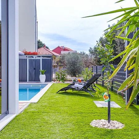 Giny By Interhome *